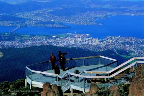 13 Day Trip to Hobart, Sheffield, Low head from Sydney