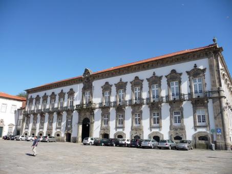 7 Day Trip to Porto, Lisbon, Faro from Porto