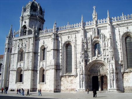 5 Day Trip to Lisbon from Abu Dhabi