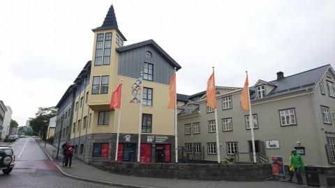 10 Day Trip to Dublin, Reykjavik, Badminton from Dunedin