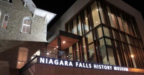 4 Day Trip to Toronto, Niagara falls from New York City