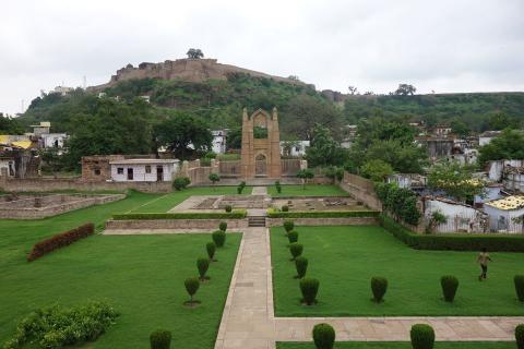  Day Trip to Chanderi from Jhansi