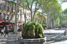 18 Day Trip to Paris, Aix-en-provence, Chessy from Brisbane